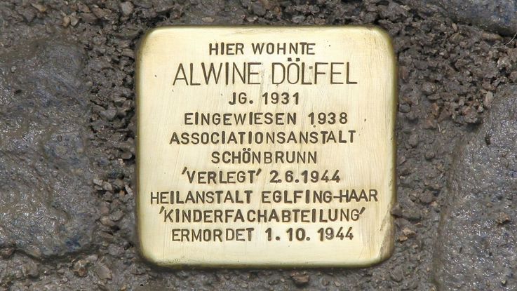 Stolperstein in Gedenken an Alwine Dölfel